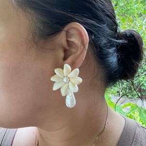 She’ll Drop Stud Earrings